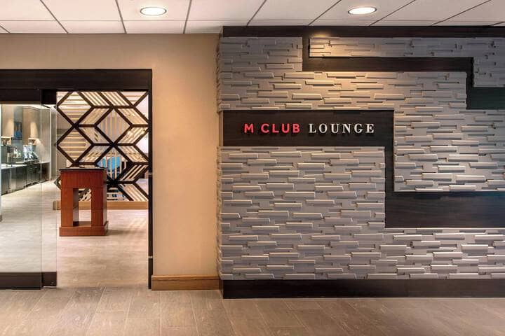 Lounge 30 of 44
